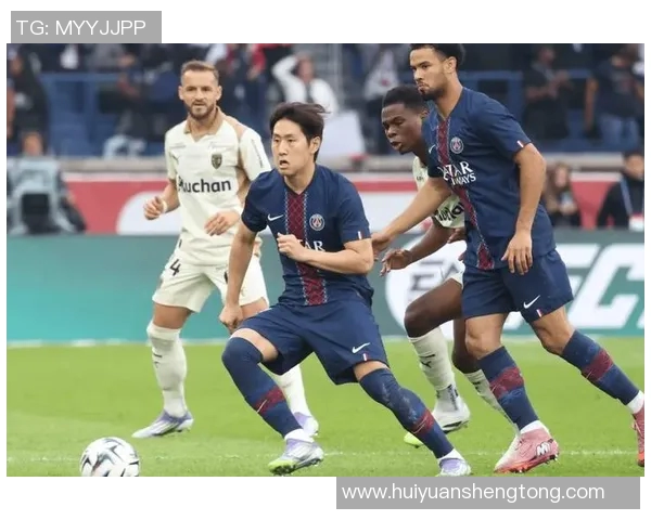 足球天王坐拥王座豪情四射 球场霸主尽显王者风范