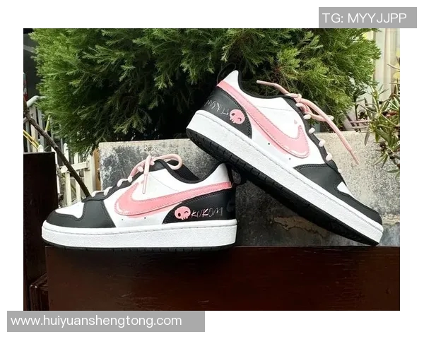 足球星板鞋融合时尚与运动潮流,打造舒适与个性兼备的街头新风尚